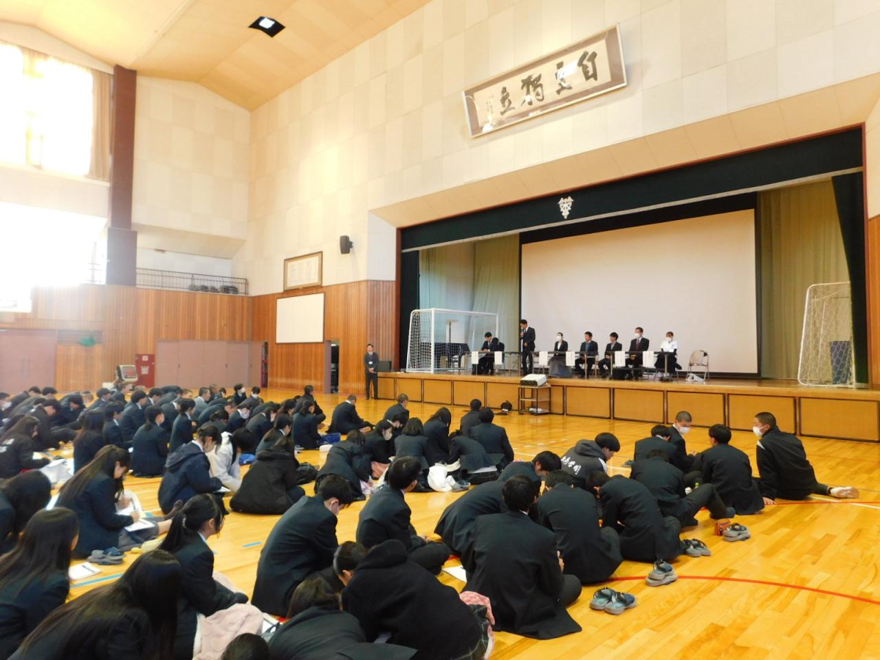 １学年キャリアガイダンスを行いました。