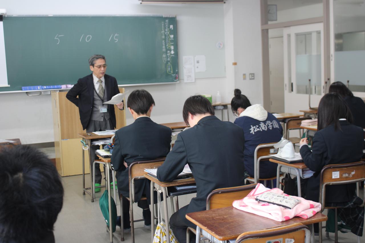 １学年進路ガイダンスを行いました。