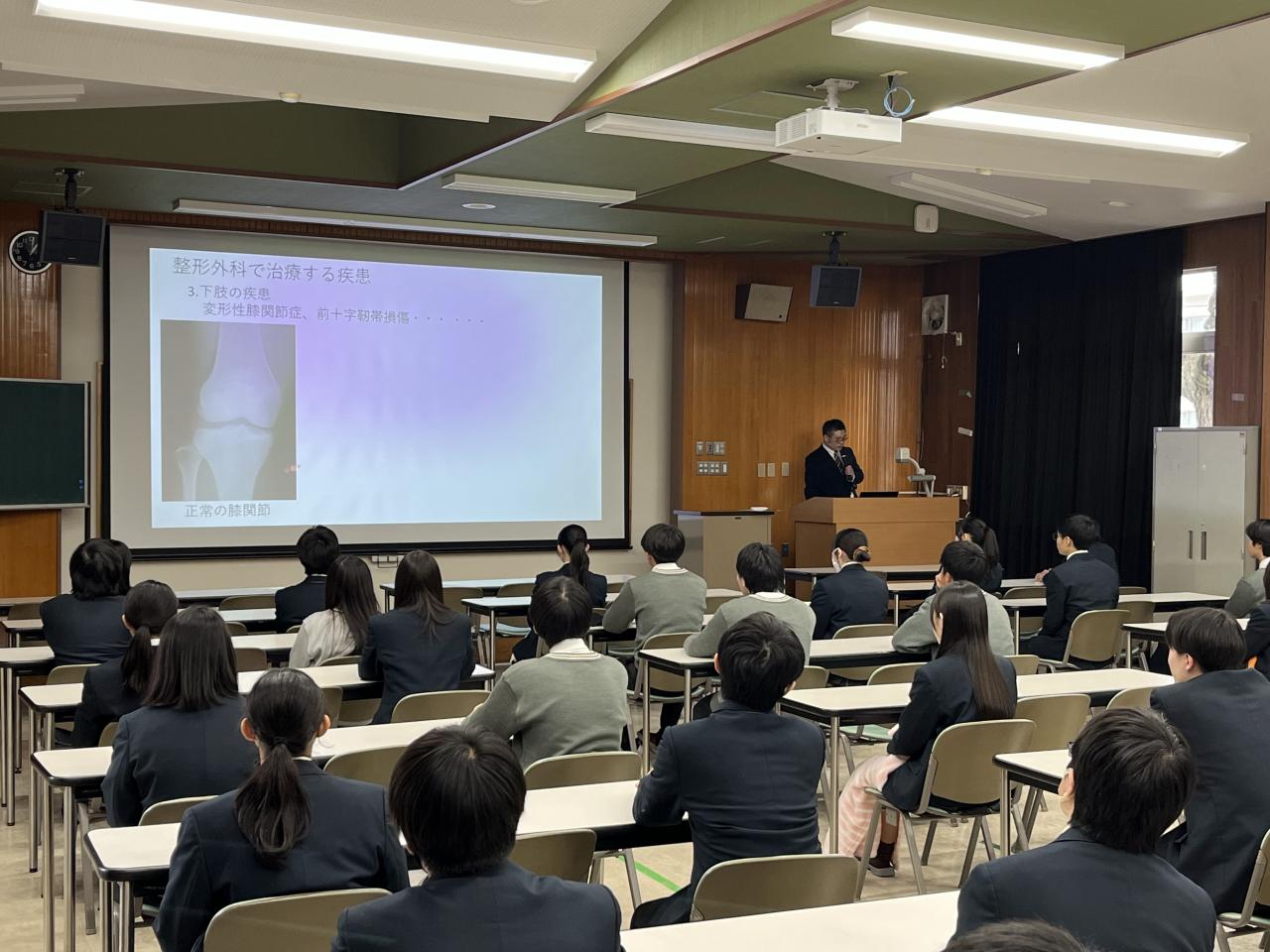 SSHキャリア教育　信州大学医学部保健学科 青木薫先生による「進路講演会」