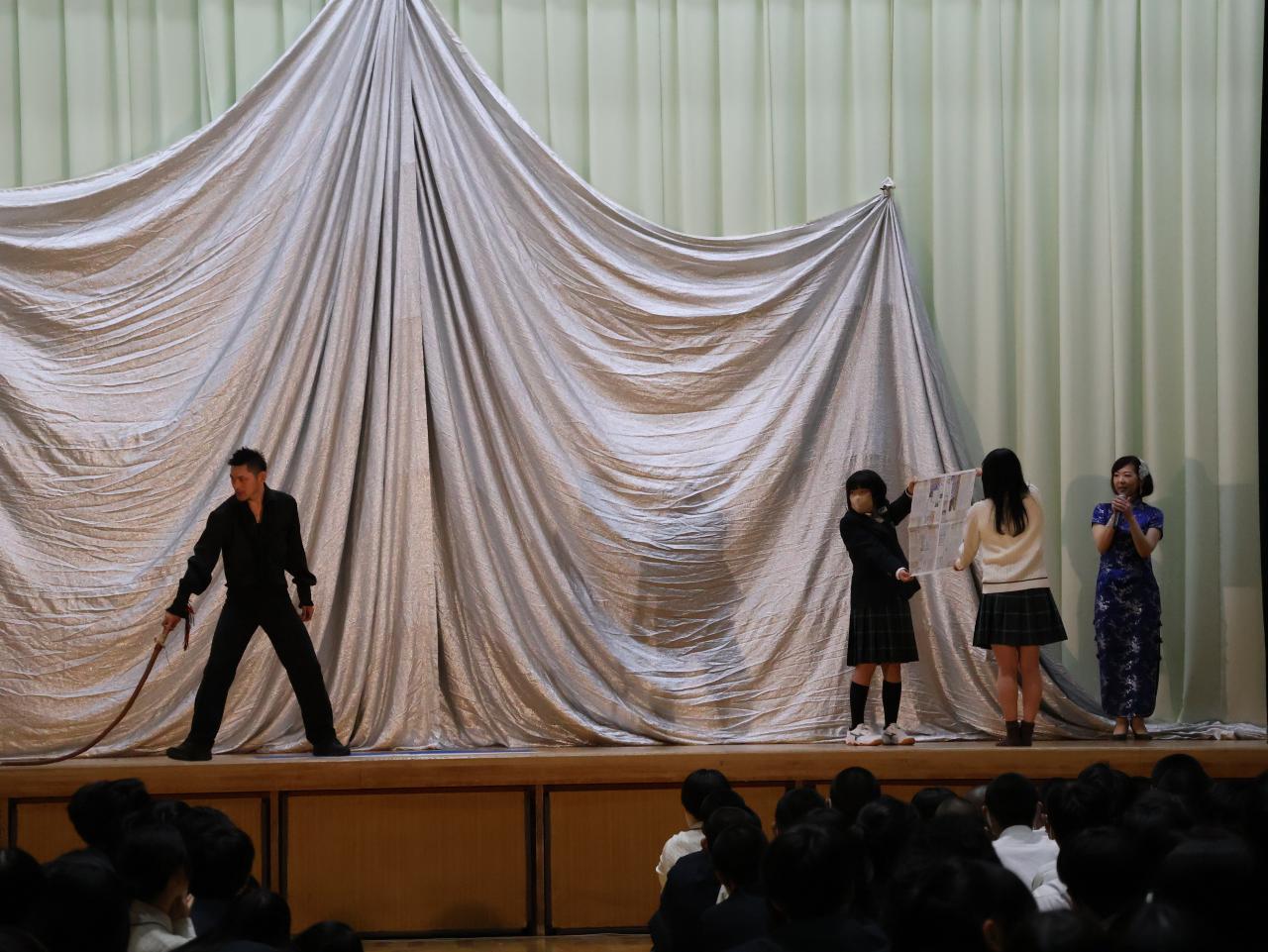 芸術鑑賞が行われました