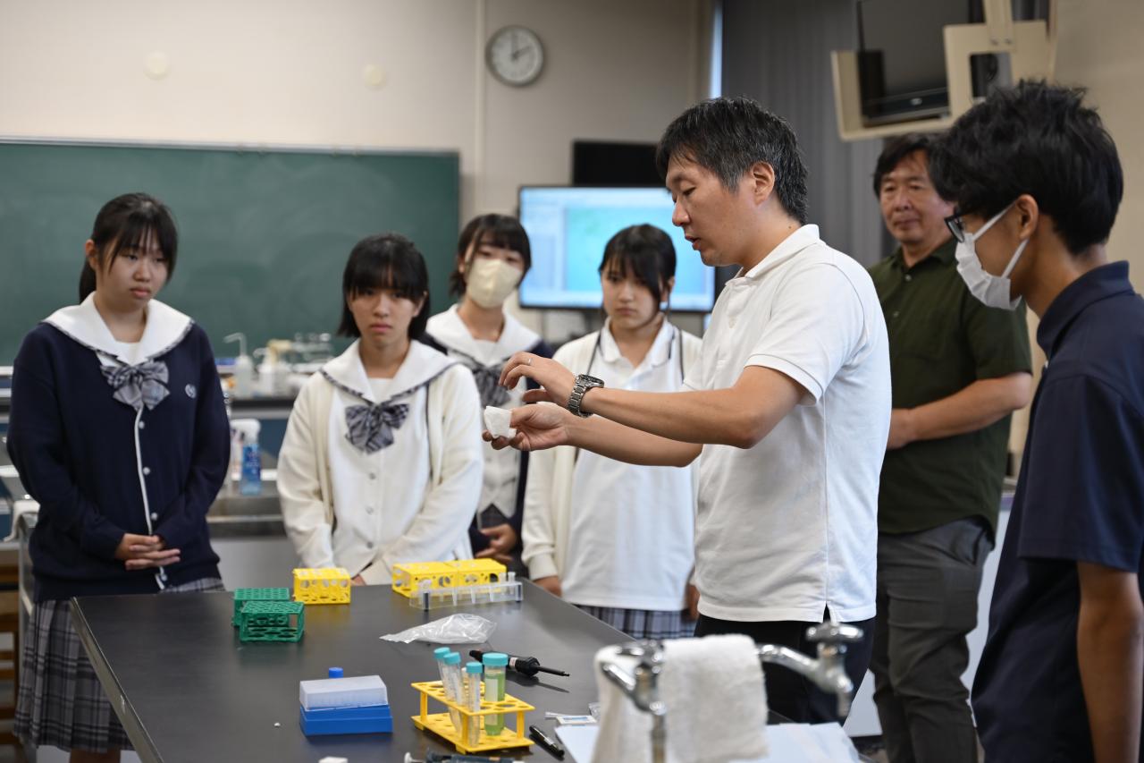 SSH探究教育　特別講座【生物学×社会問題】を開催