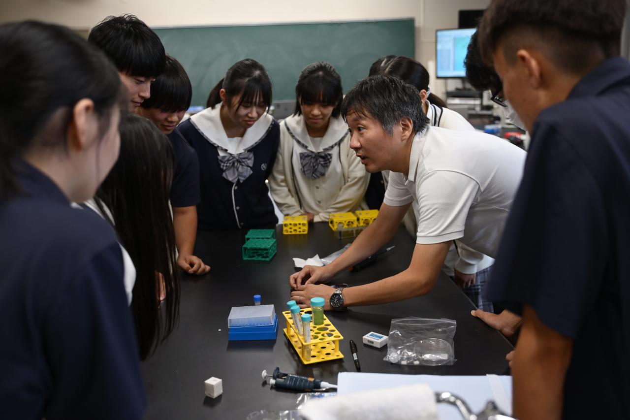 SSH探究教育　特別講座【生物学×社会問題】を開催