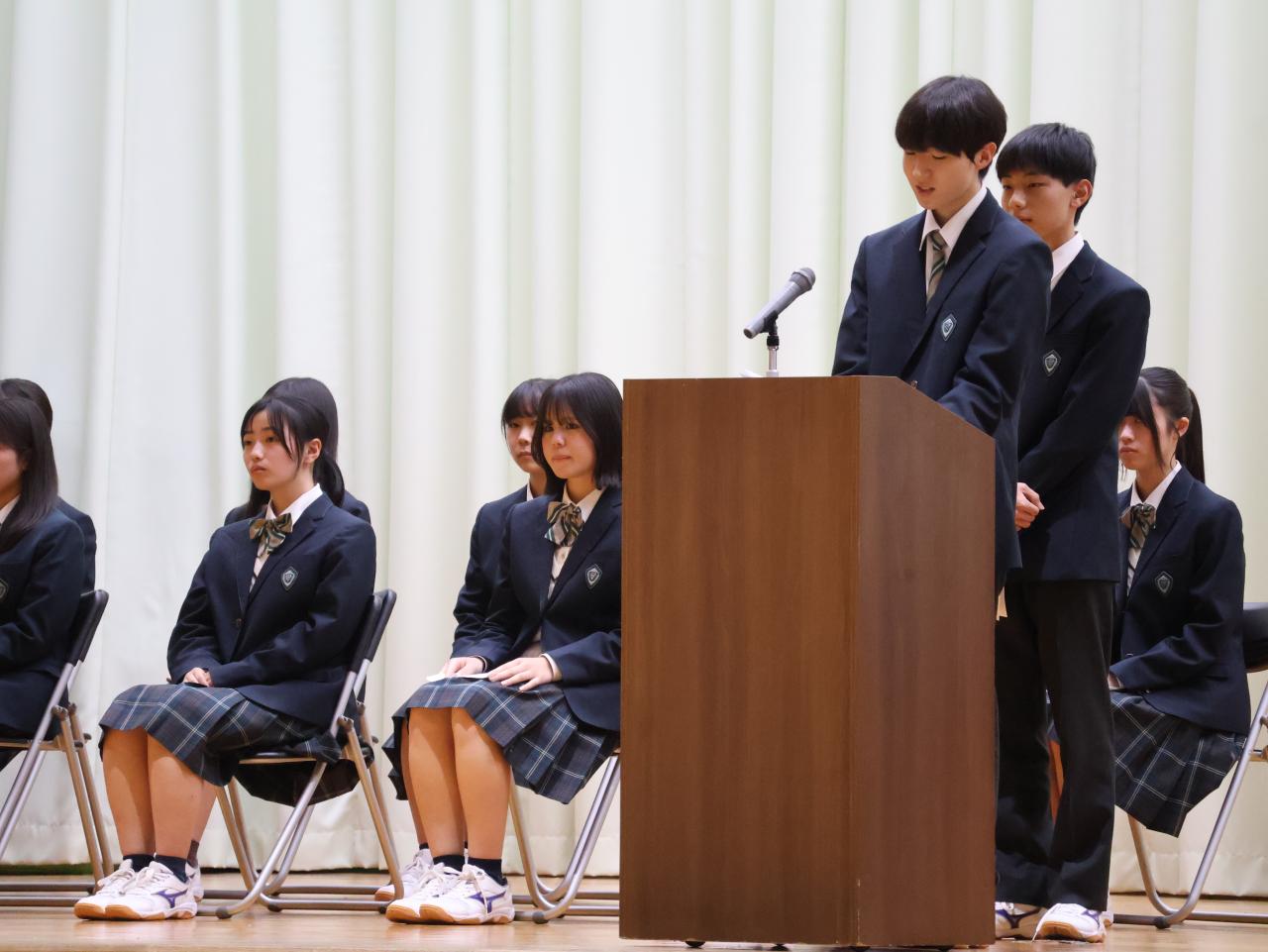 生徒会役員立会演説会を行いました