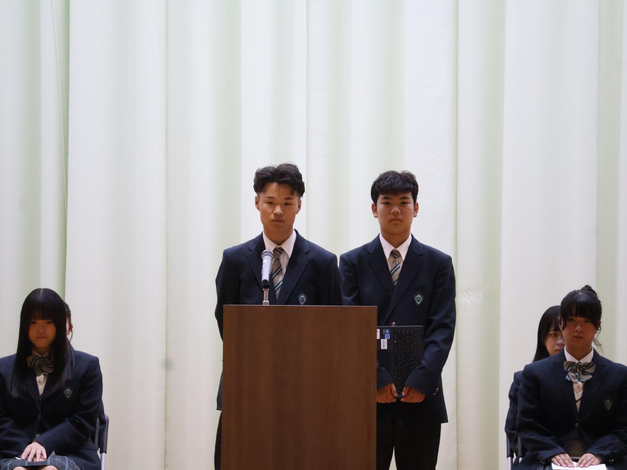 生徒会役員立会演説会を行いました