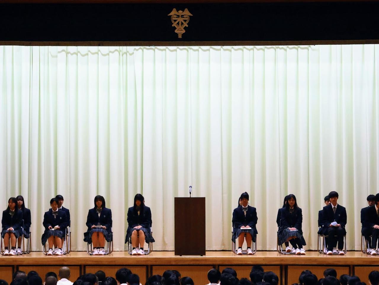 生徒会役員立会演説会を行いました