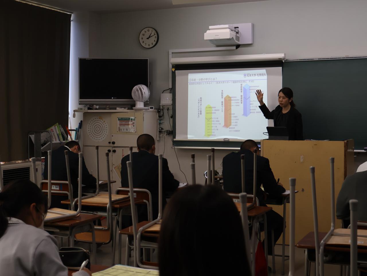 1学年を対象に進路ガイダンスが行われました