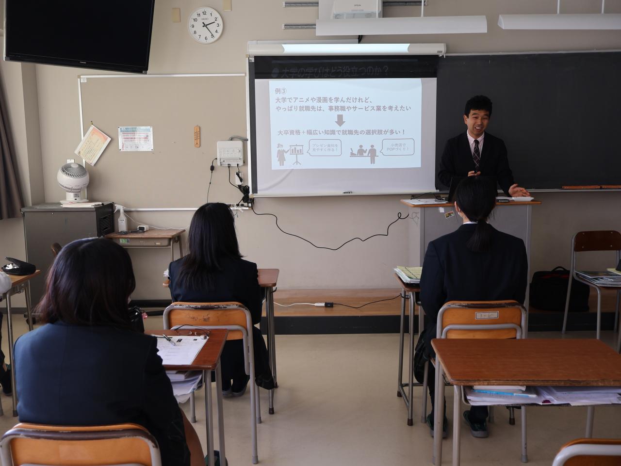 1学年を対象に進路ガイダンスが行われました