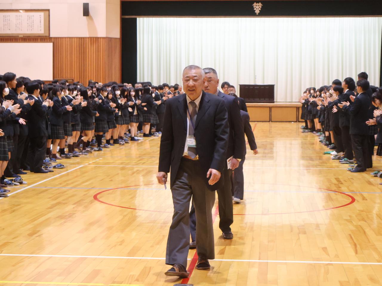 3学期終業式・離任式が行われました